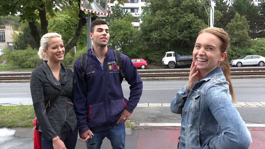 Arkadaşının Annesi Masaja Gelip Memelerini Açınca Kalkan Sikiyle Oynattı